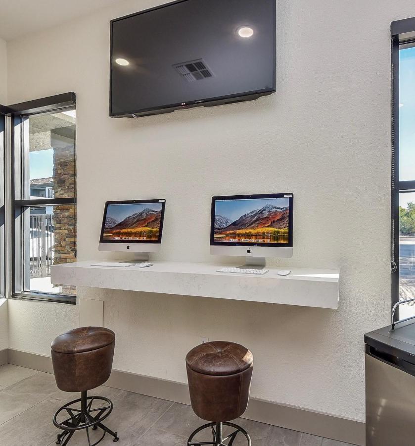 Luxury Mountain View 2Br With Balcony Located In Scottsdale Appartement Buitenkant foto