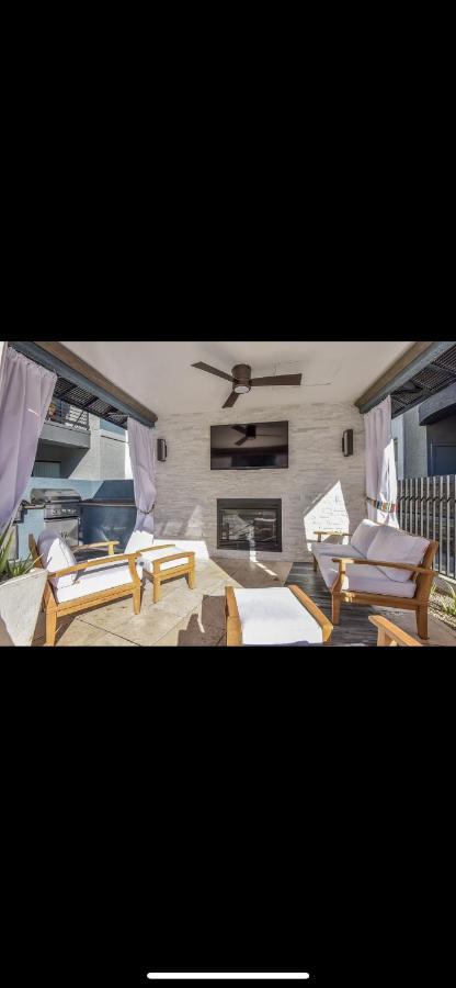 Luxury Mountain View 2Br With Balcony Located In Scottsdale Appartement Buitenkant foto