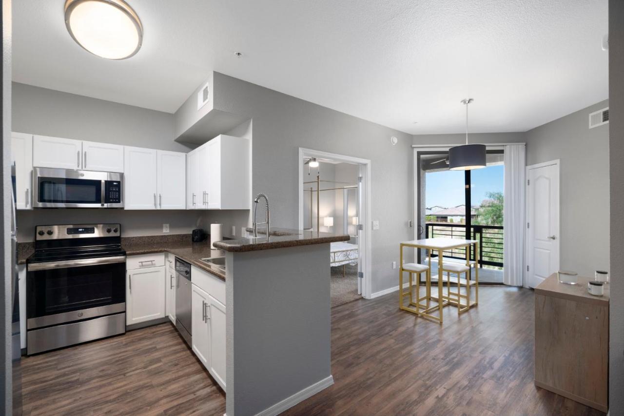 Luxury Mountain View 2Br With Balcony Located In Scottsdale Appartement Buitenkant foto