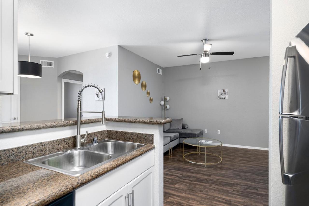 Luxury Mountain View 2Br With Balcony Located In Scottsdale Appartement Buitenkant foto